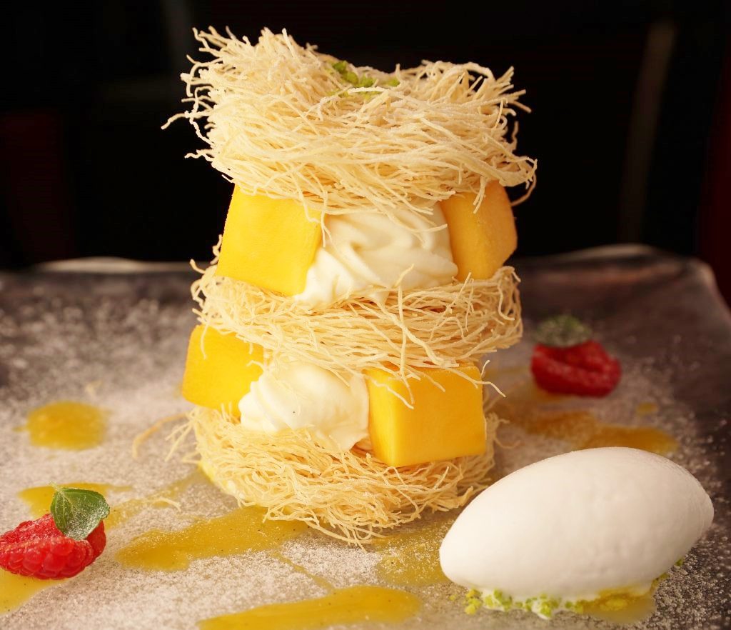 夏限定の新作デザート マンゴーのミルフィーユ 天使の髪をつむいで Topics Joel Robuchon ジョエル ロブション