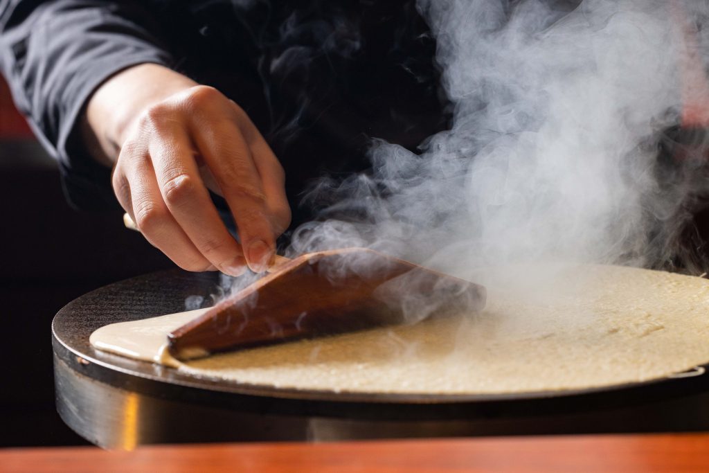 【2月2日はクレープの日】クレープを楽しむフランスの伝統イベント「シャンデレール」