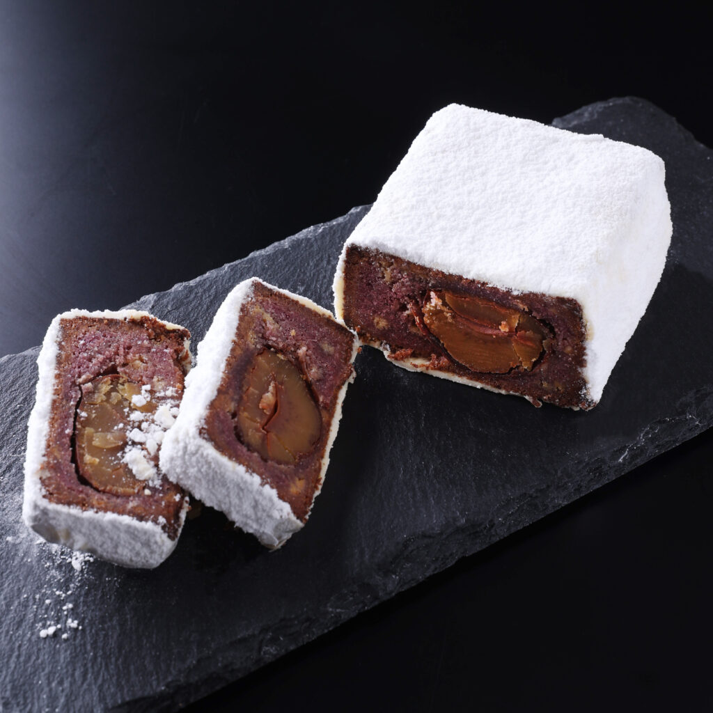 ジョエル・ロブションの秋限定スイーツ 茨城県産和栗をまるごと贅沢に使用した「デリス マロン カシス」
